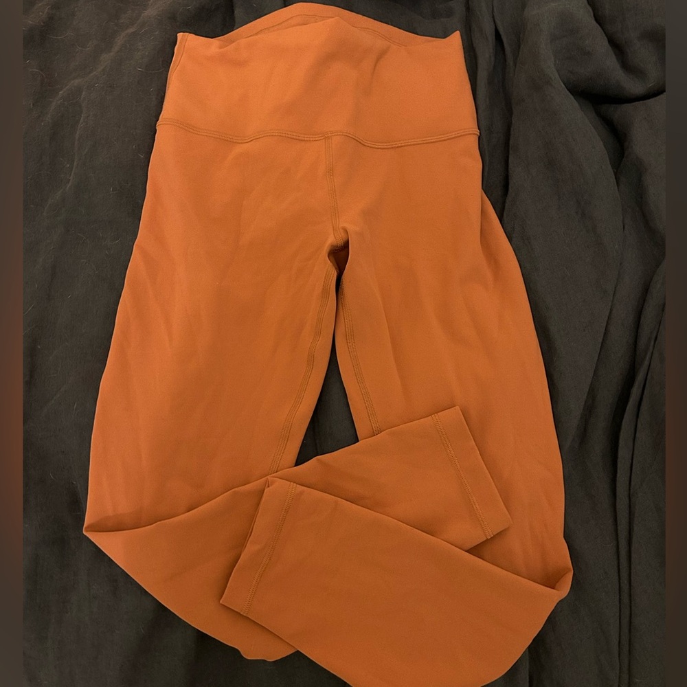 Lululemon Wunder Train High-Rise Tight 25"
Brier Rose
